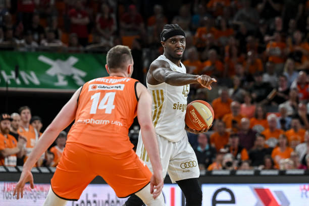 西媒：沙特联赛继续求购维尼修斯 最新报价为球员目前薪水20倍